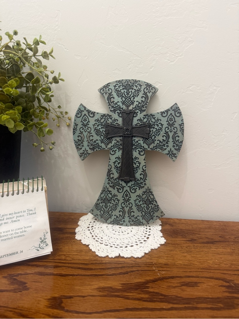Decorative Damask Cross Wall Accent